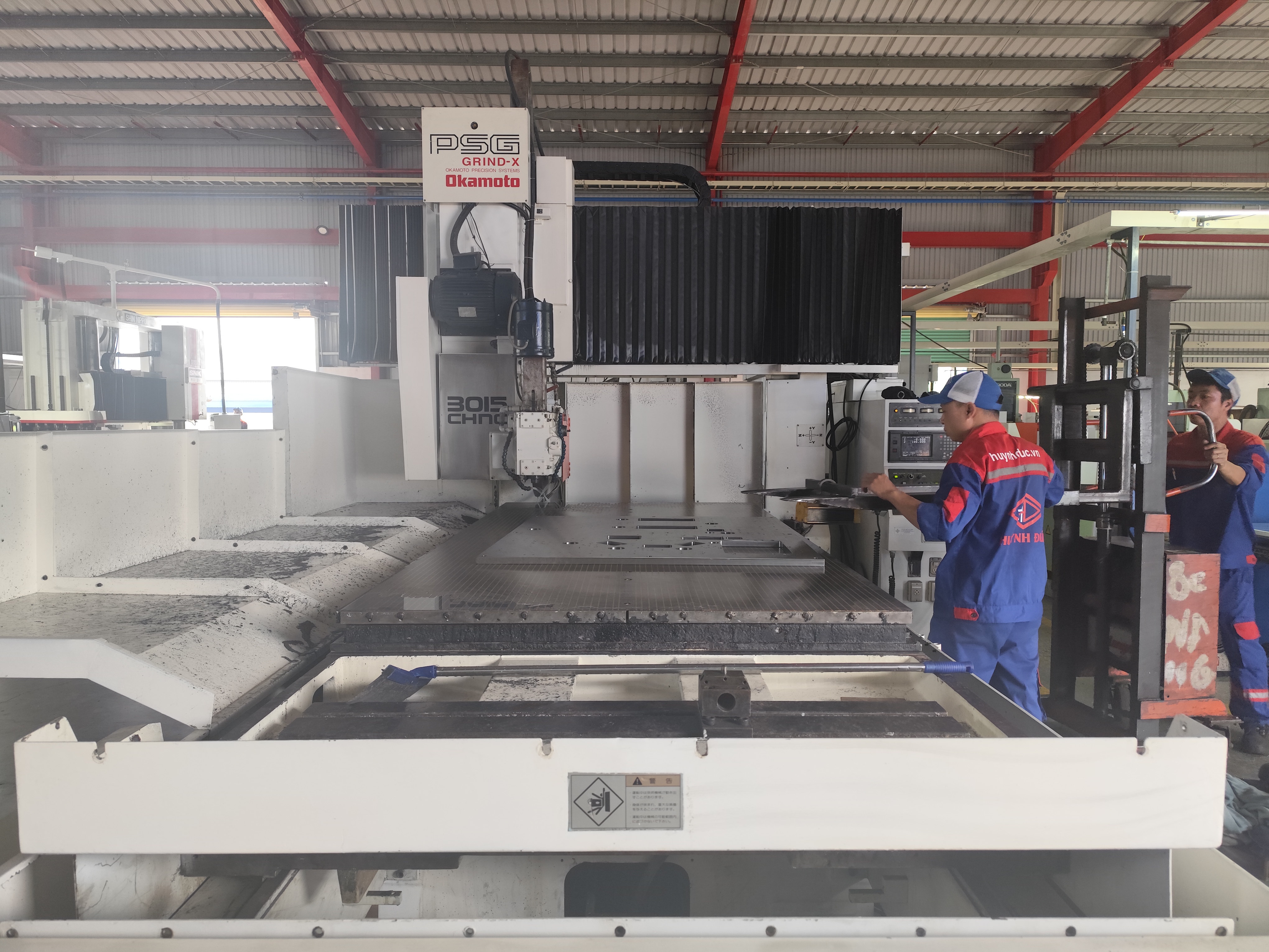 CNC milling machine 3